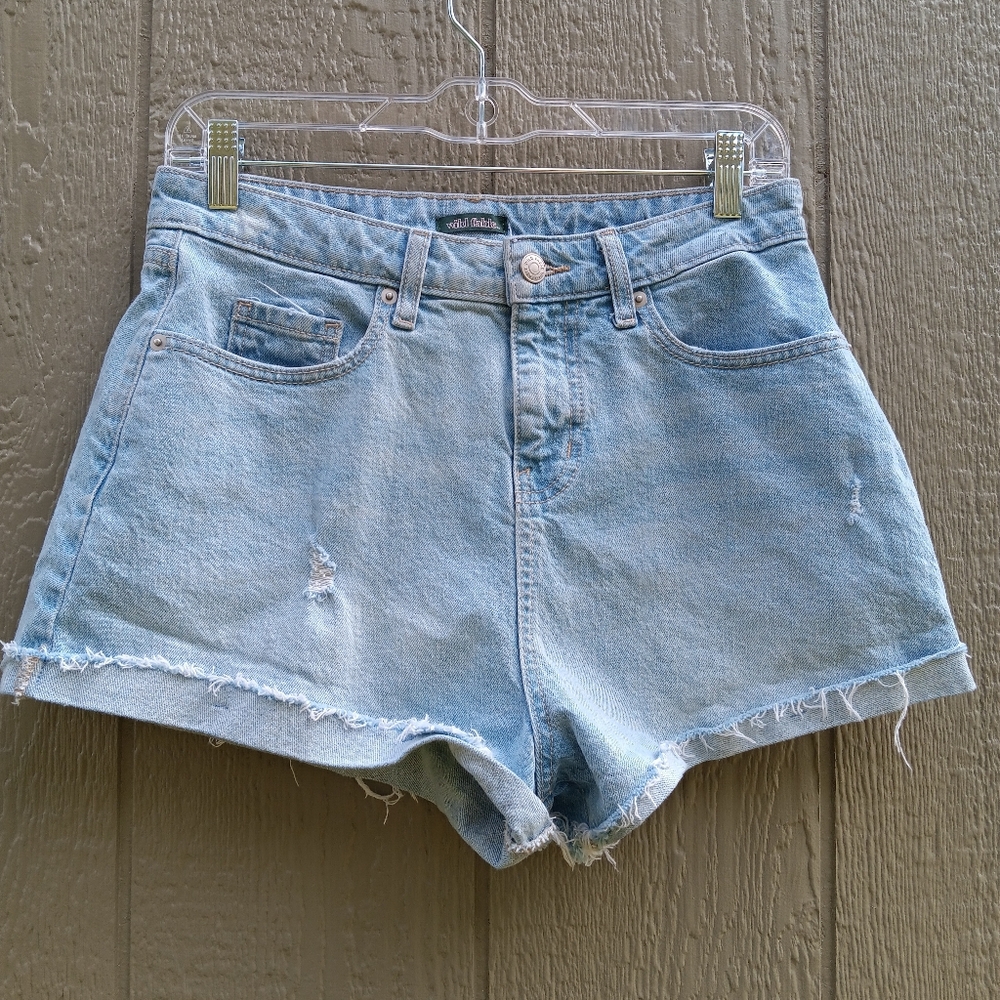 Wild Fable High -Rise Rolled Cuff Distressed Light Wash Denim Shorts Size 6